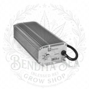 Balastro electrónico regulable de aluminio con cable de salida sobre fondo blanco