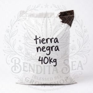 Bulto de tierra negra de 40 kg en saco blanco, vista de frente