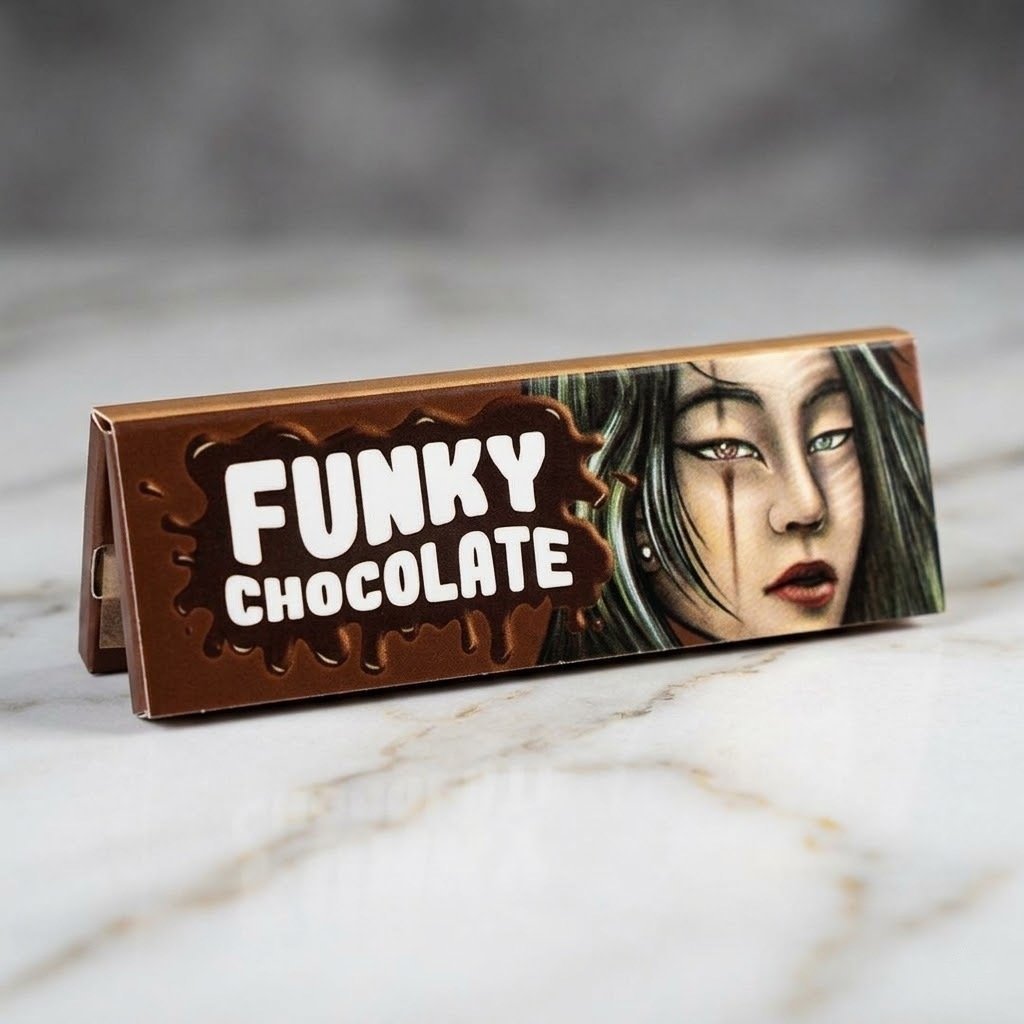 Cueros Papeles Lion Rolling Circus Funky Chocolate #9 sobre una superficie de mármol blanco