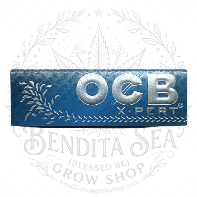 Cueros Papeles OCB X-Pert Blue #7 en su librillo cerrado, sobre fondo blanco