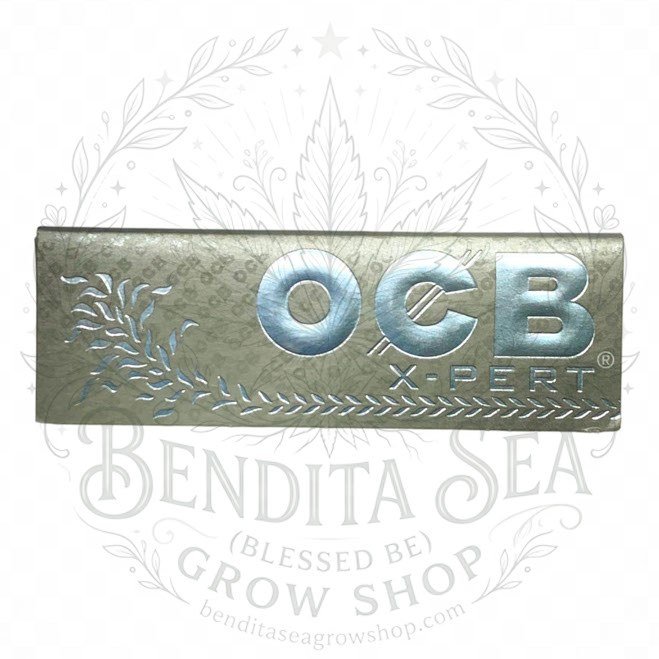 Cueros Papeles OCB X-Pert Silver #9 en su librillo cerrado, sobre fondo blanco