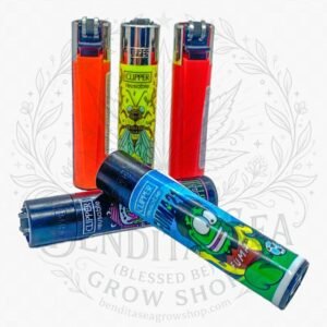 Encendedor Clipper Recargable x1: cuatro encendedores sobre fondo blanco