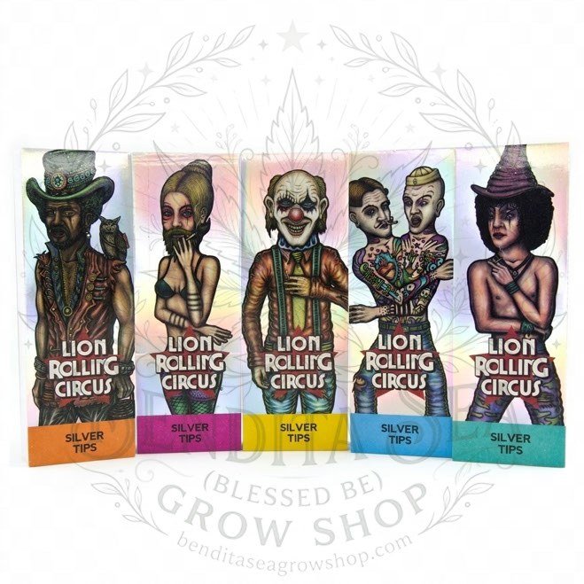 Filtros Lion Rolling Circus Silver Regular Tips: cinco librillos con personajes, sobre fondo blanco