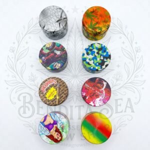 Grinder Mediano Metálico: grinders de varios diseños, sobre fondo blanco