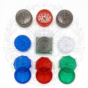 Grinder Pequeño Plástico: grinders de colores, sobre fondo blanco