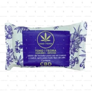 Jabón Corporal CBD Toko i Teora 120g: barra en su empaque, vista de frente, sobre fondo blanco