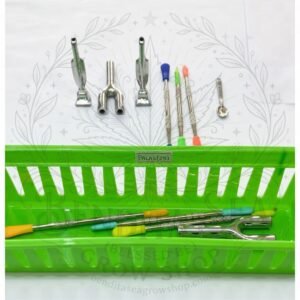 Palas (25): dabber para concentrados en su canasta, con otras herramientas, sobre fondo blanco